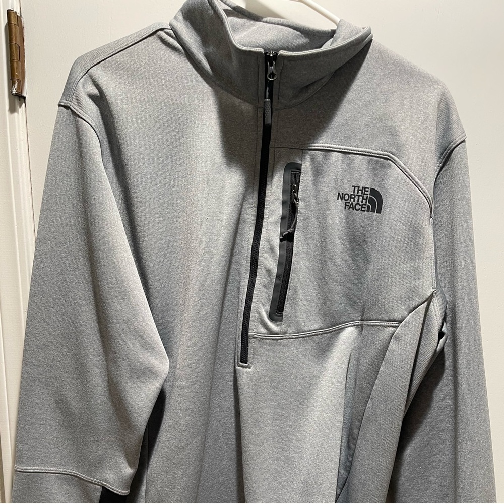 Light gray north face pull over 1/4 zip